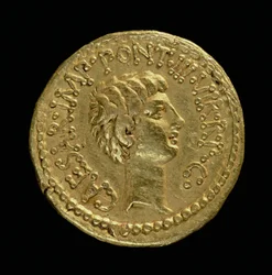 Aureu (revers) frappé par Marcus Antonius avec la tête d